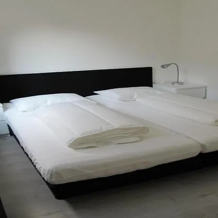 In With Garden Petten